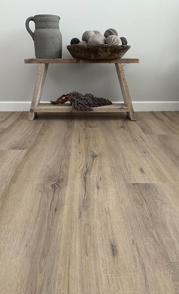 Gelasta City 4600 (dryback) Smoked Oak Light gelegd in een interieur