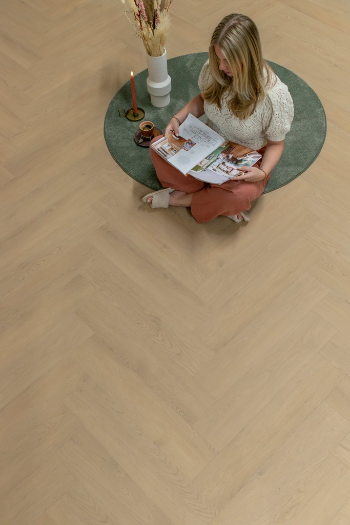 Mystiq Visgraat 2902 (rigid click) Naturel Light gelegd in een interieur
