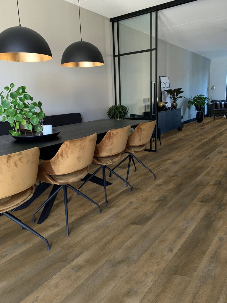 Nevada 7001 (rigid click) Valley Oak Pepper gelegd in een interieur
