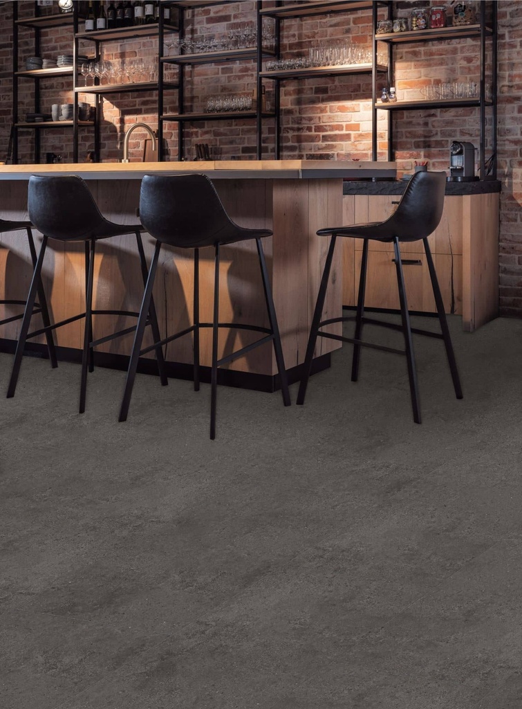 Nova 7402 (rigid click) Arctic Pebble Grey gelegd in een interieur