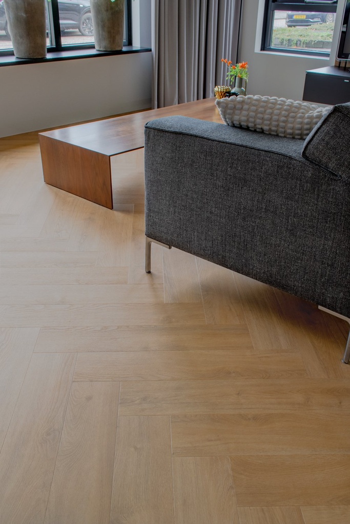 Gelasta Oakland Visgraat 6201 (dryback) Naturel gelegd in een interieur