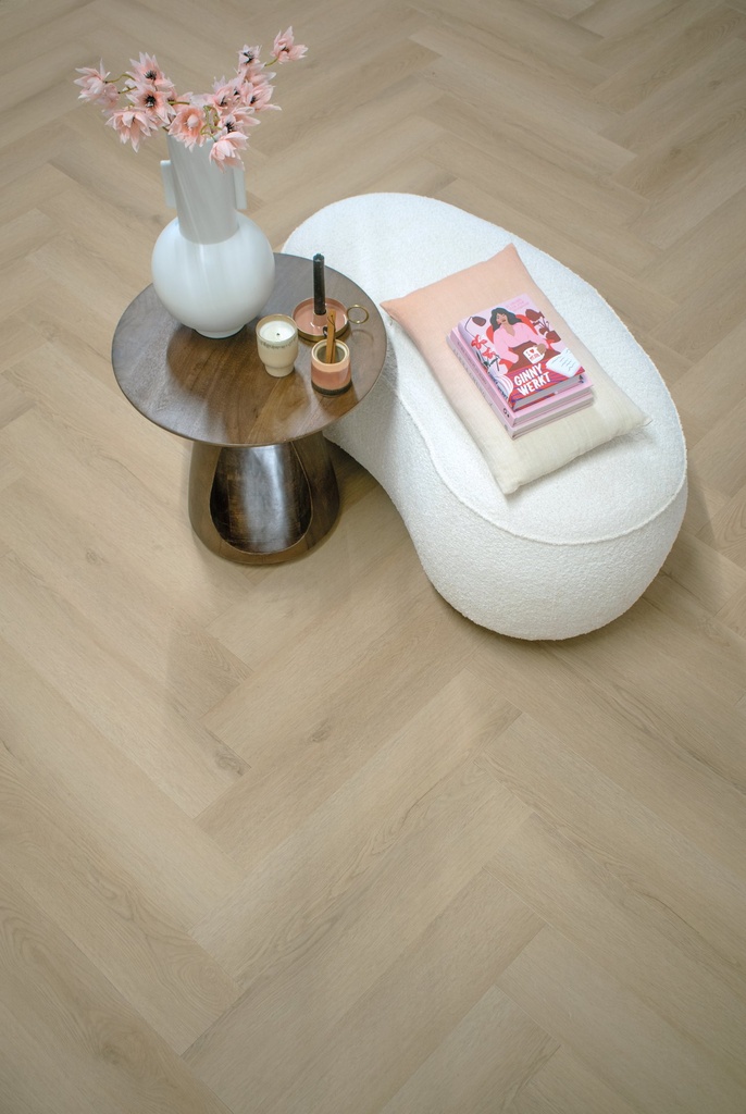 Gelasta Sierra Visgraat 2103 (dryback) Natural gelegd in een interieur