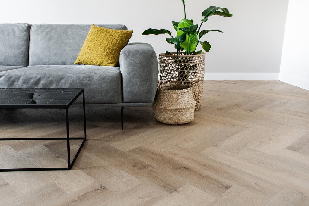 Gelasta Vario Visgraat 5400 (rigid click) Prestige Oak Natural gelegd in een interieur