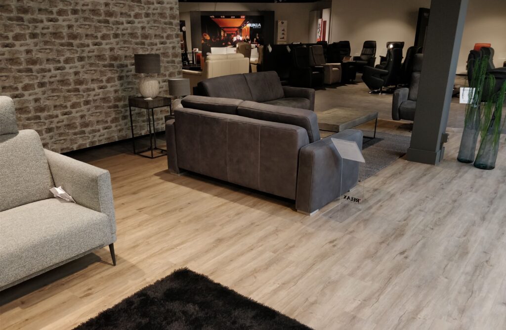 Sense G600 plank SPC klik PVC gelegd in een interieur