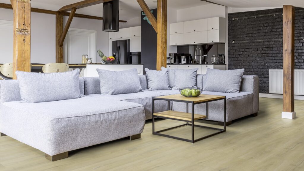 Sense G905 plank SPC klik PVC gelegd in een interieur